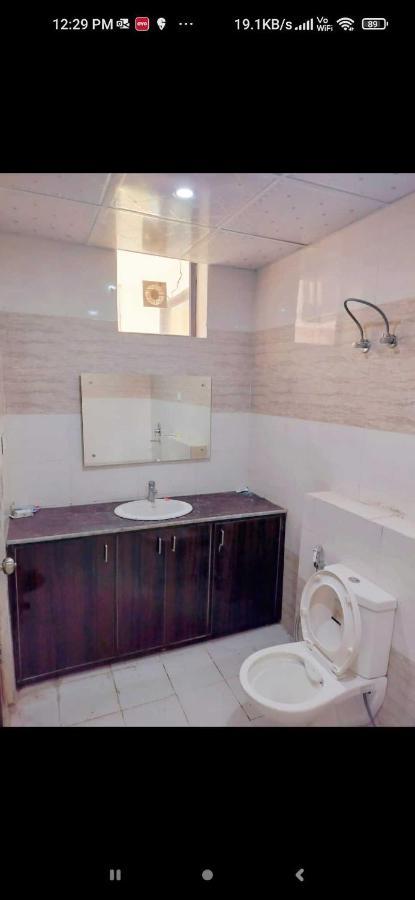 Hotel Oyo White House Noida Esterno foto